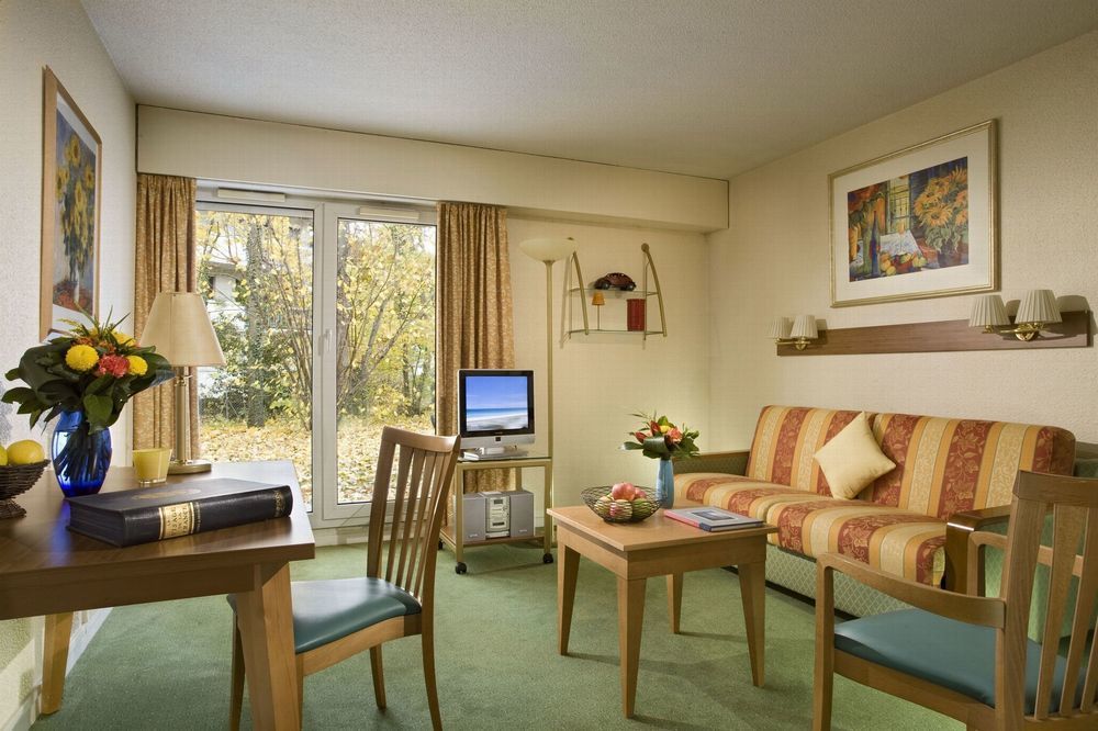 Citadines Geneve Ferney Voltaire Aparthotel Exterior photo